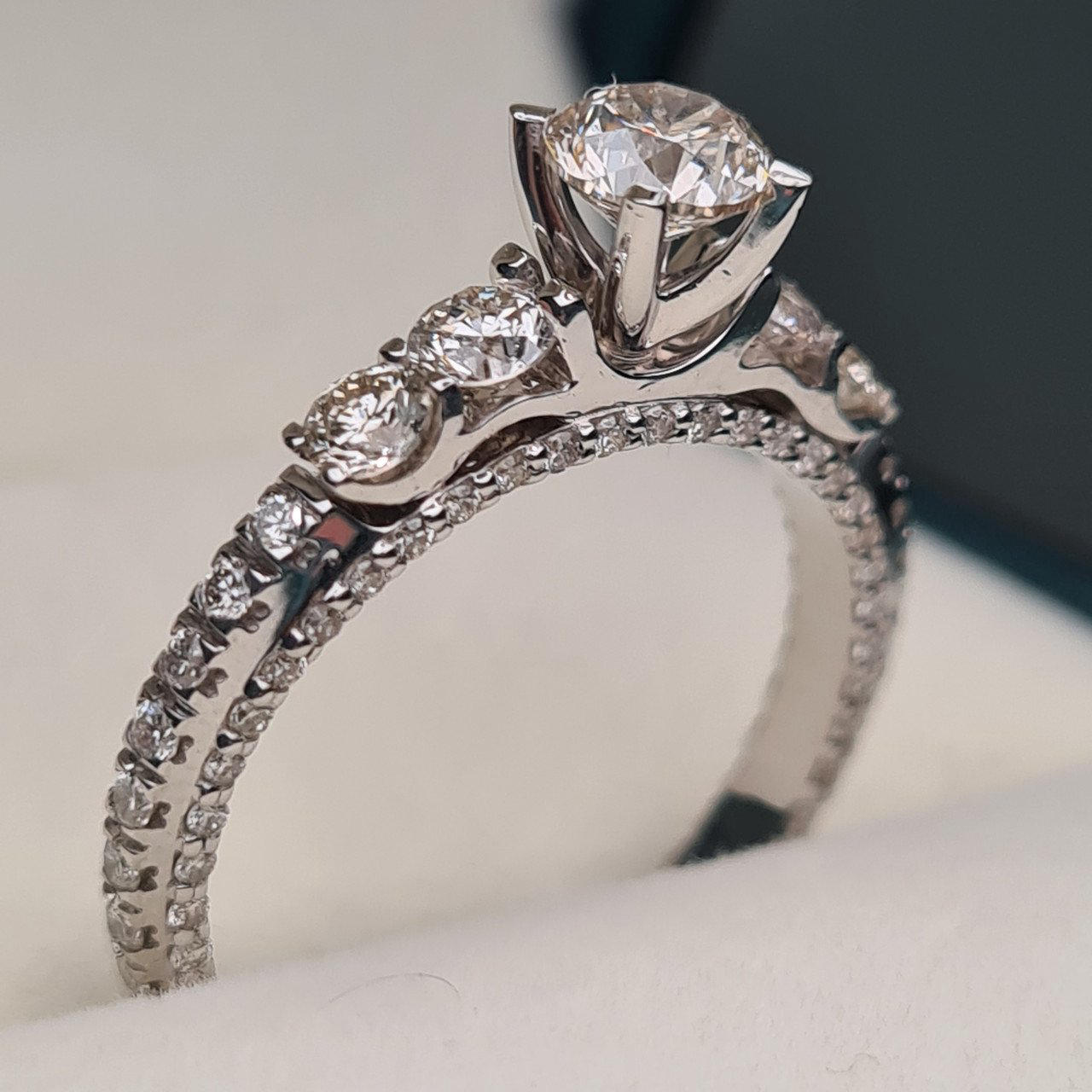 Кольцо Deimantas 95975078 17,5р 3,21гр 1,48ct. купить,NaN