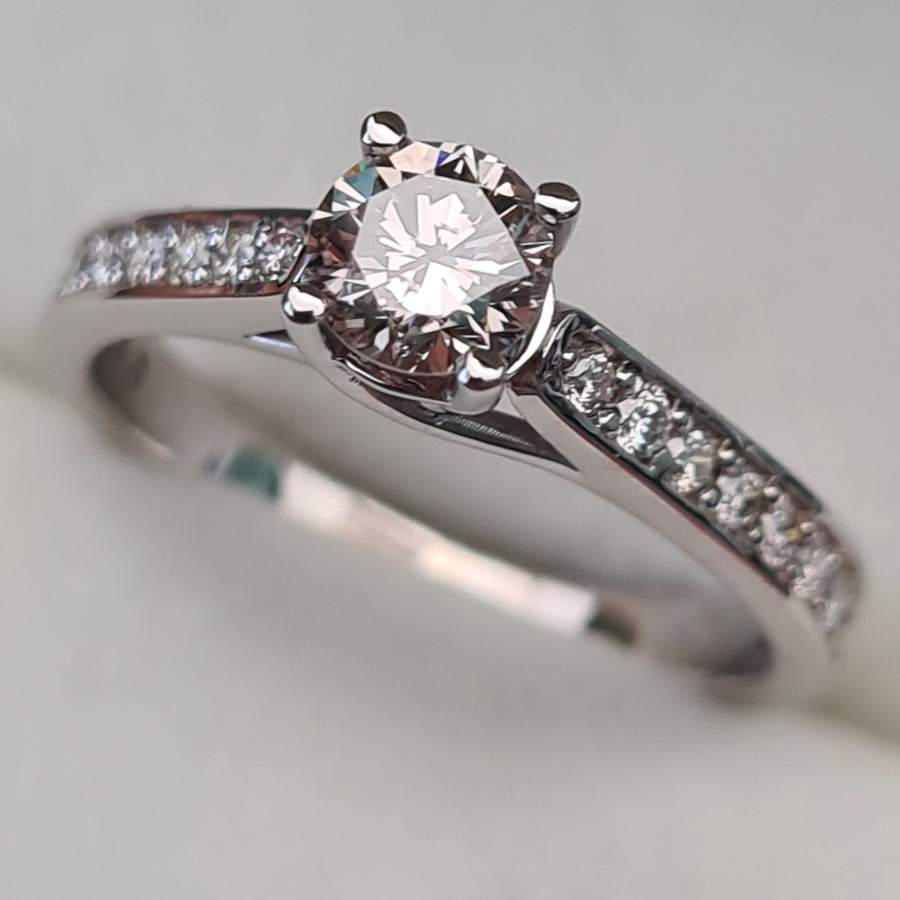 Кольцо Deimantas 93747052 16,5р 2,59гр 0,67ct. купить,NaN