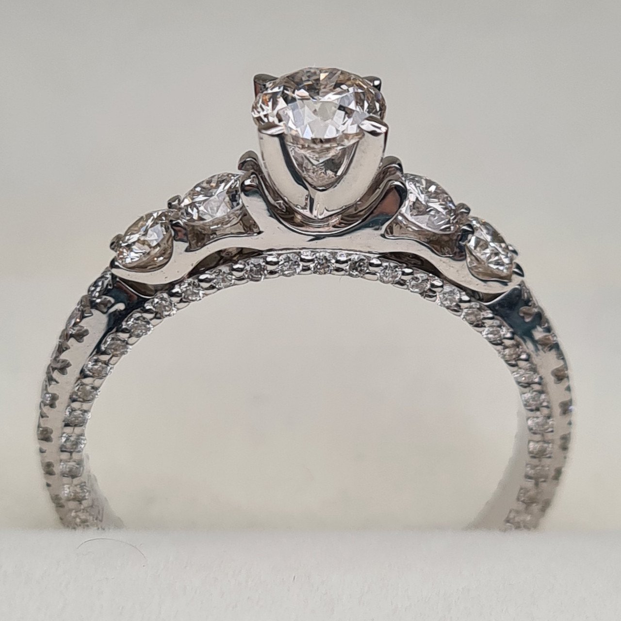 Кольцо Deimantas 95975078 17,5р 3,21гр 1,48ct. купить,NaN
