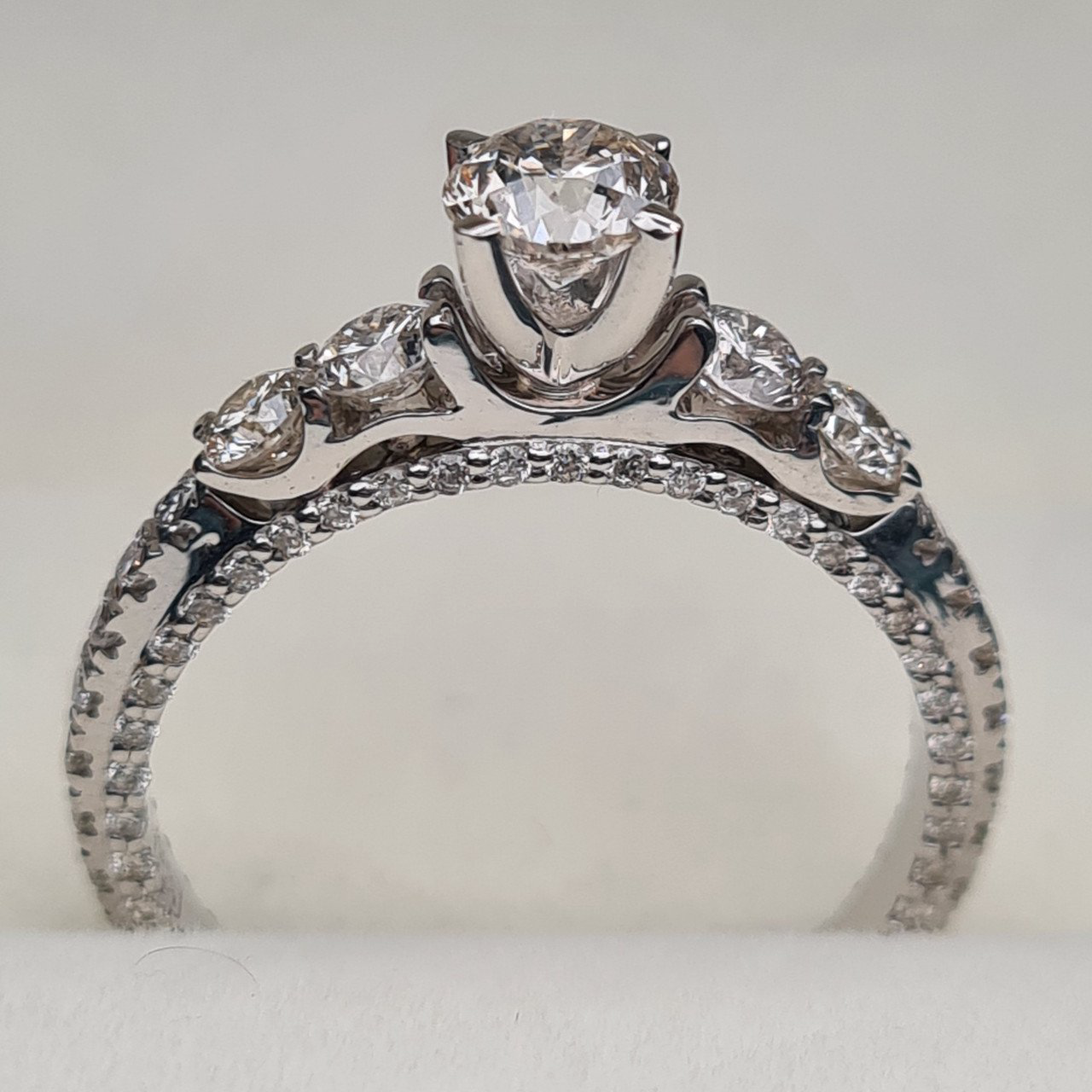 Кольцо Deimantas 95975078 17,5р 3,21гр 1,48ct. купить,NaN