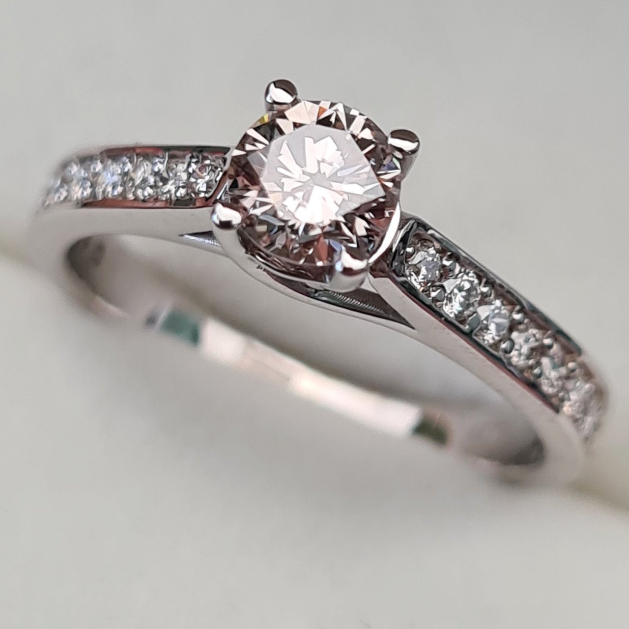 Кольцо Deimantas 93747052 16,5р 2,59гр 0,67ct. купить,NaN