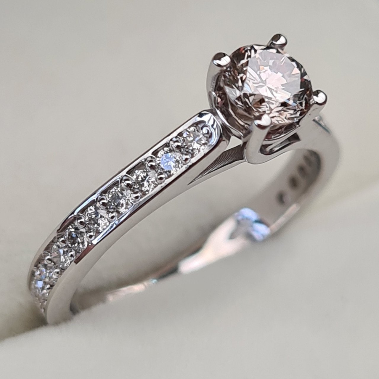 Кольцо Deimantas 93747052 16,5р 2,59гр 0,67ct. купить,NaN