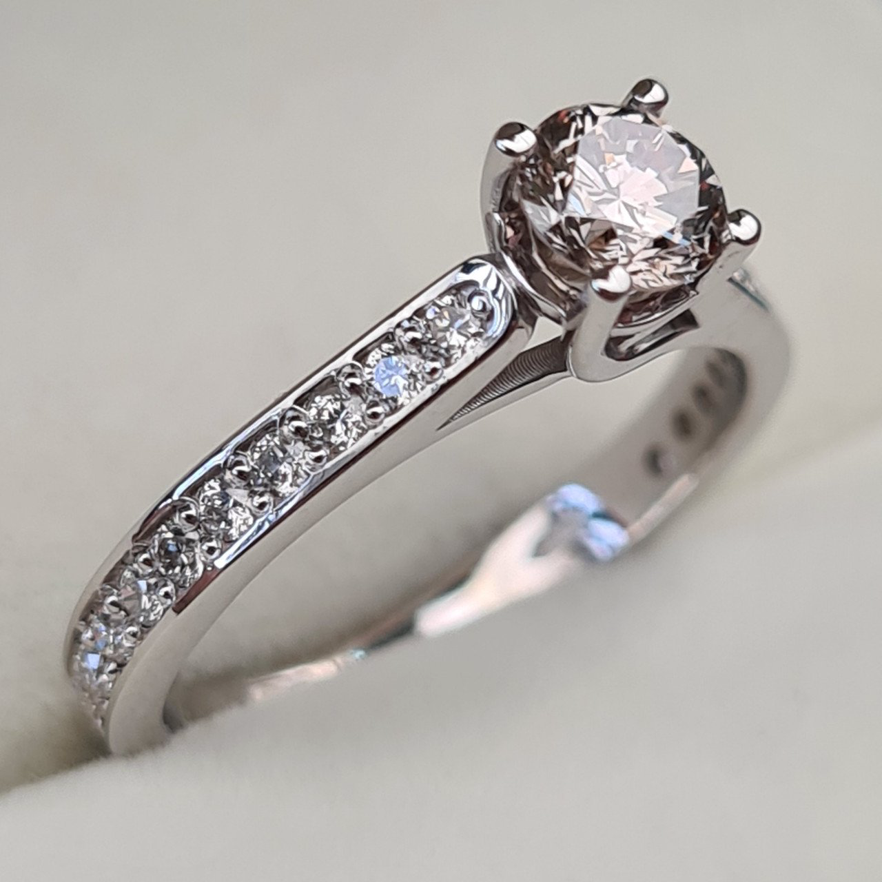 Кольцо Deimantas 93747052 16,5р 2,59гр 0,67ct. купить,NaN