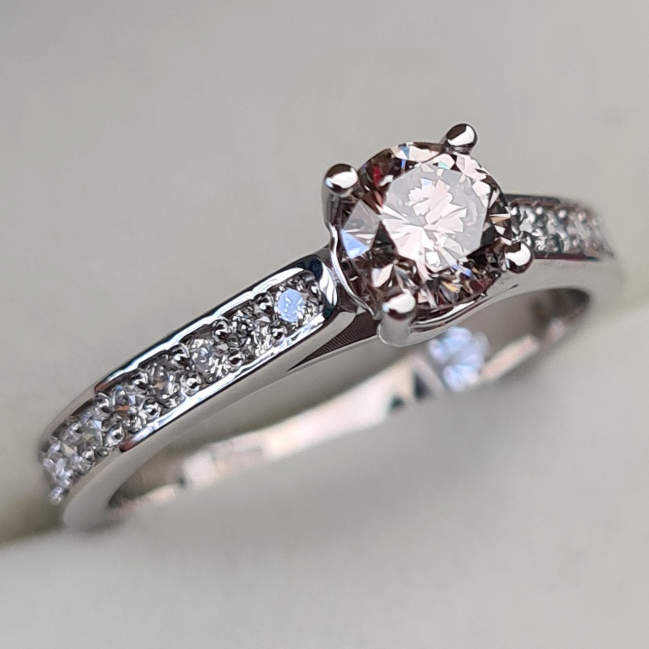 Кольцо Deimantas 93747059 16,5р 2,65гр 0,69ct. купить,NaN