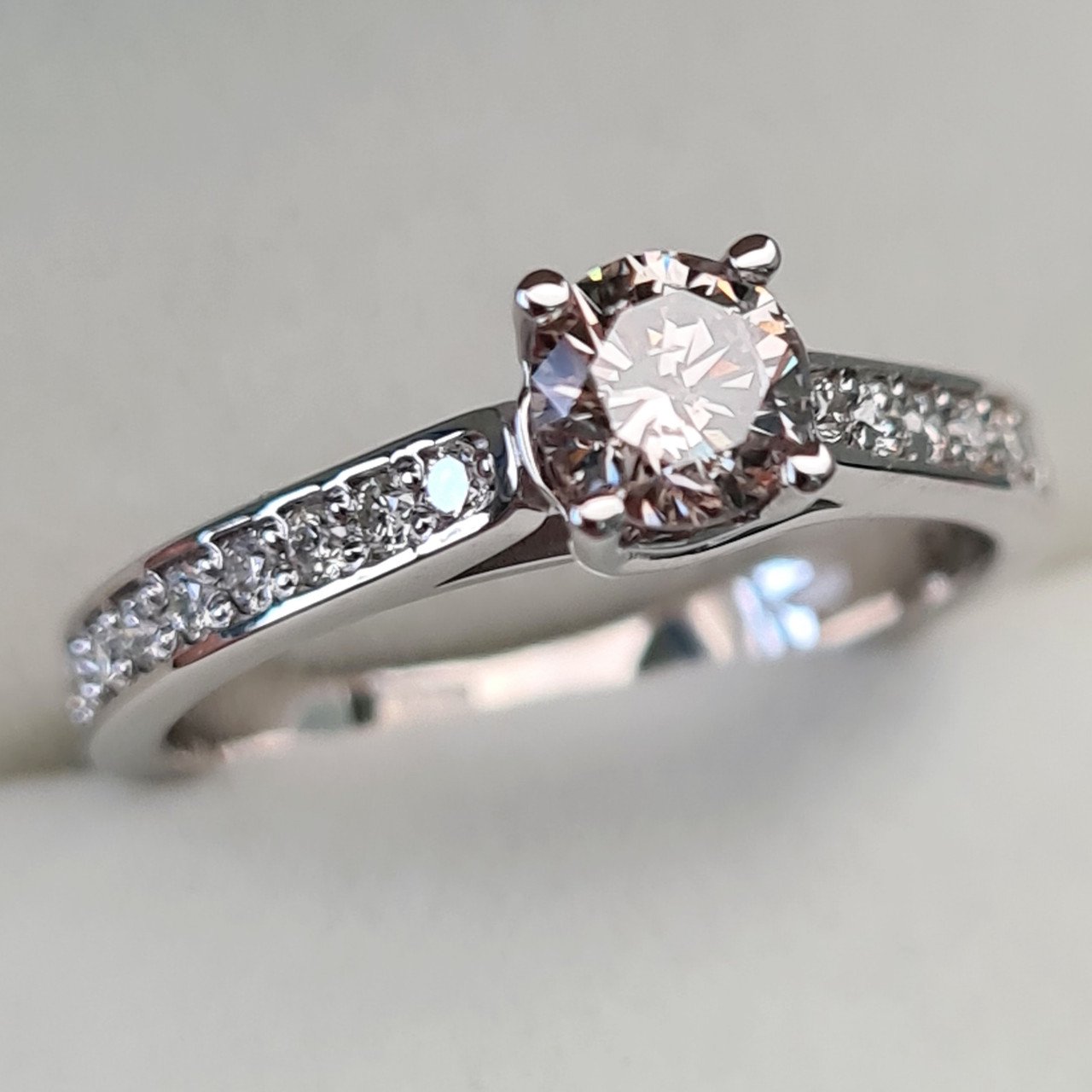 Кольцо Deimantas 93747059 16,5р 2,65гр 0,69ct. купить,NaN