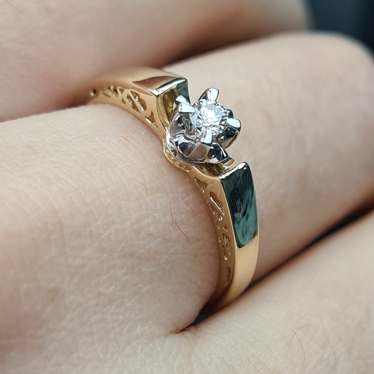 Кольцо Deimantas 98169691 17,5р 2,76гр 0,118ct. купить,NaN