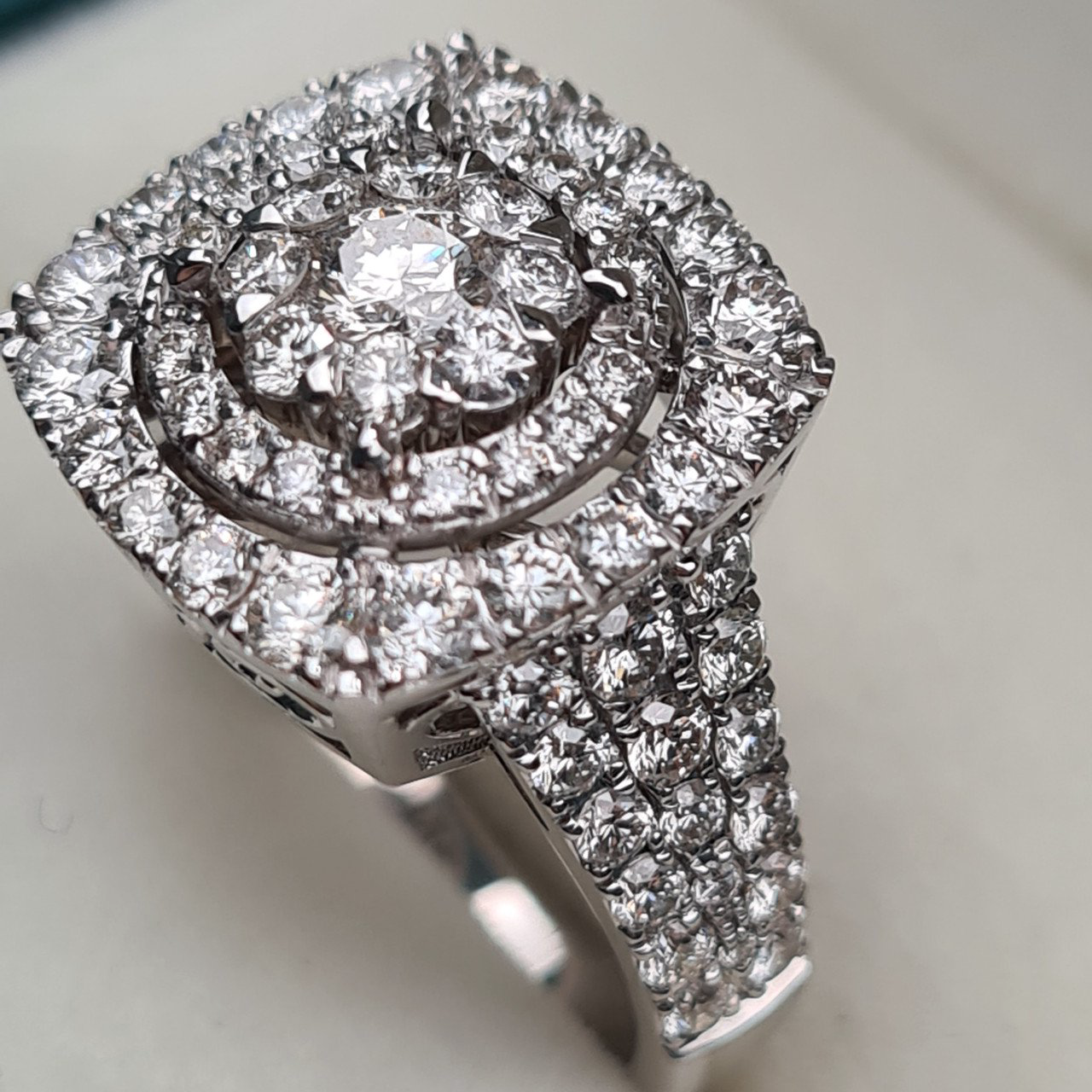 Кольцо Deimantas 95975089 18р 9,07гр 2,28ct. купить,NaN