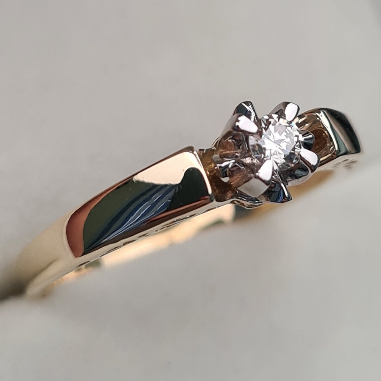 Кольцо Deimantas 98169691 17,5р 2,76гр 0,118ct. купить,NaN