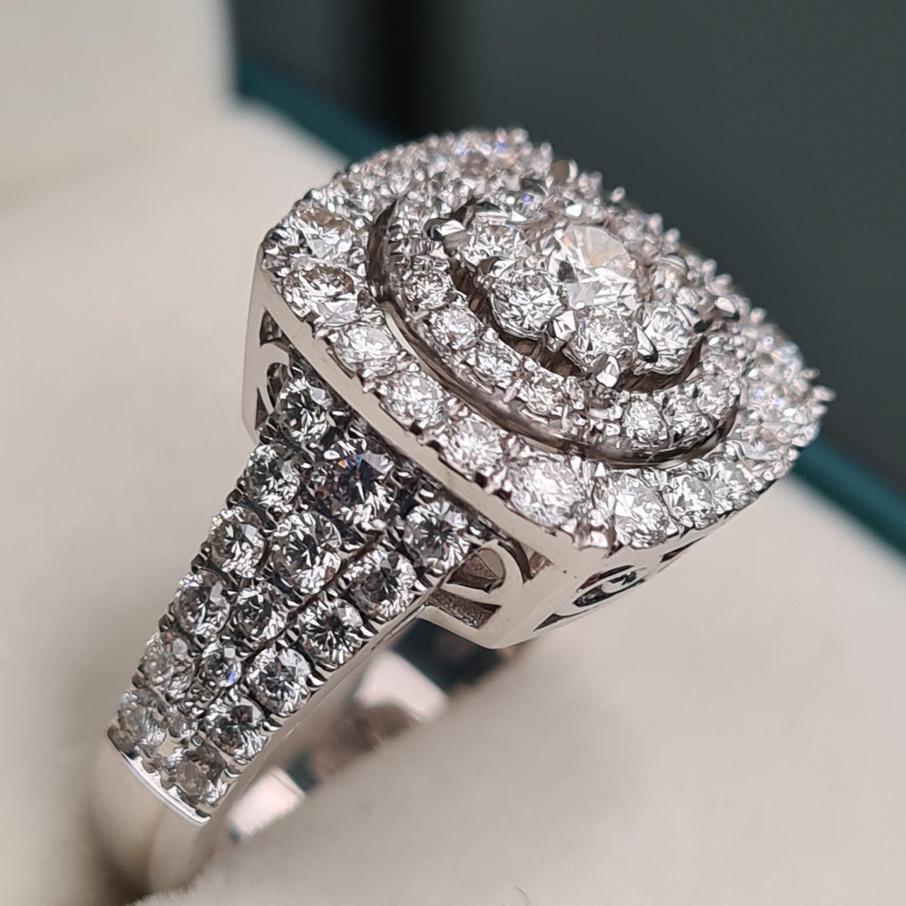Кольцо Deimantas 95975089 18р 9,07гр 2,28ct. купить,NaN