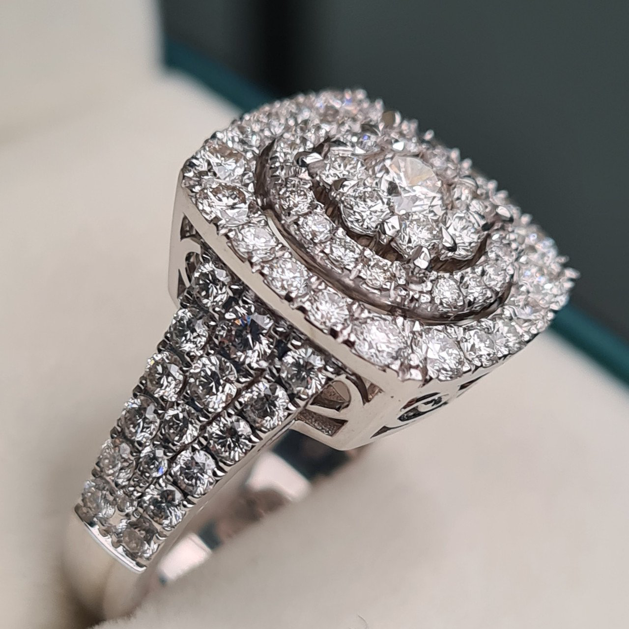 Кольцо Deimantas 95975089 18р 9,07гр 2,28ct. купить,NaN