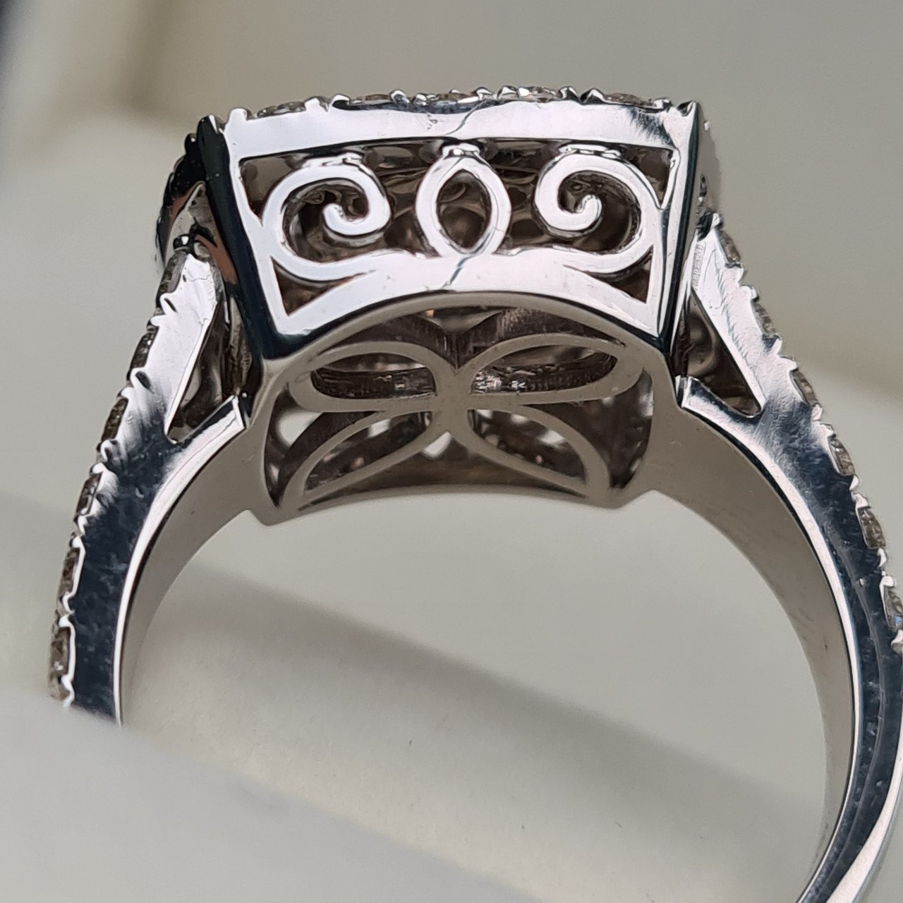 Кольцо Deimantas 95975089 18р 9,07гр 2,28ct. купить,NaN