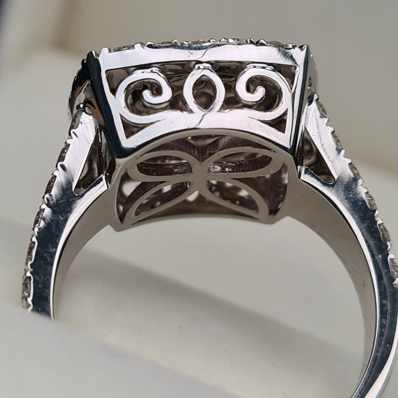 Кольцо Deimantas 95975089 18р 9,07гр 2,28ct. купить,NaN