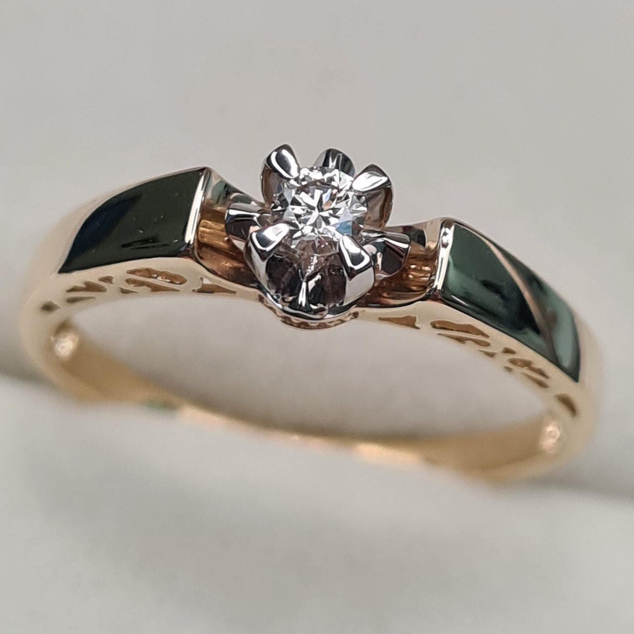 Кольцо Deimantas 98169691 17,5р 2,76гр 0,118ct. купить,NaN