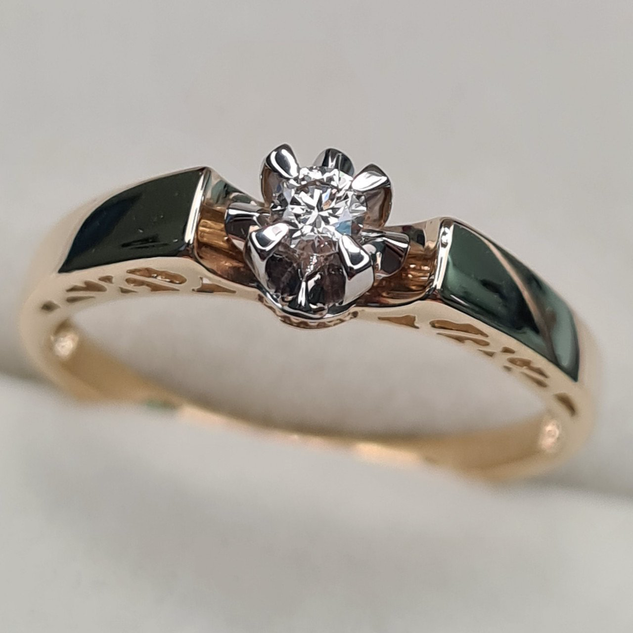 Кольцо Deimantas 98169691 17,5р 2,76гр 0,118ct. купить,NaN