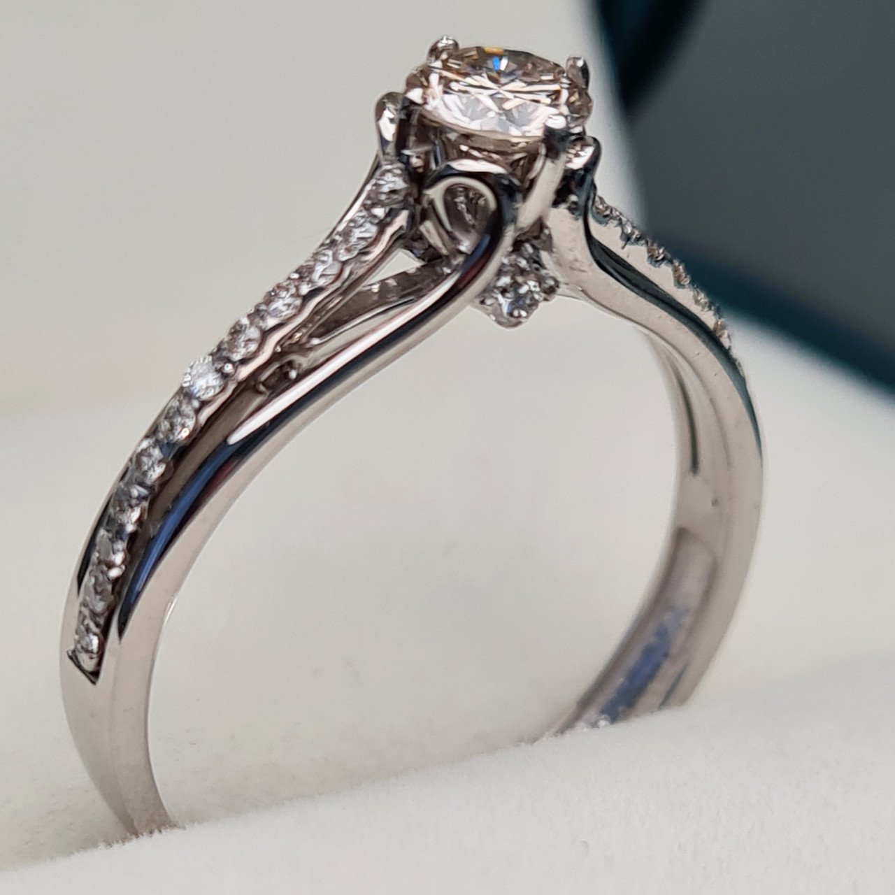 Кольцо Deimantas 94141644 18р 2,61гр 0,49ct. купить,NaN