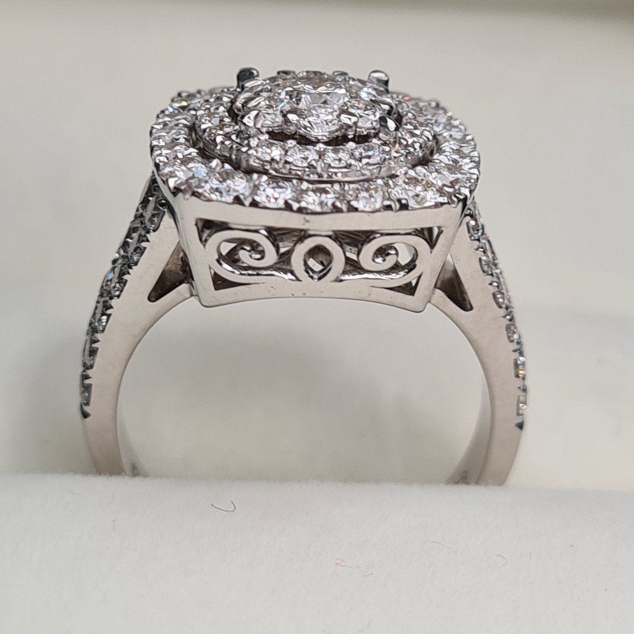 Кольцо Deimantas 95975089 18р 9,07гр 2,28ct. купить,NaN