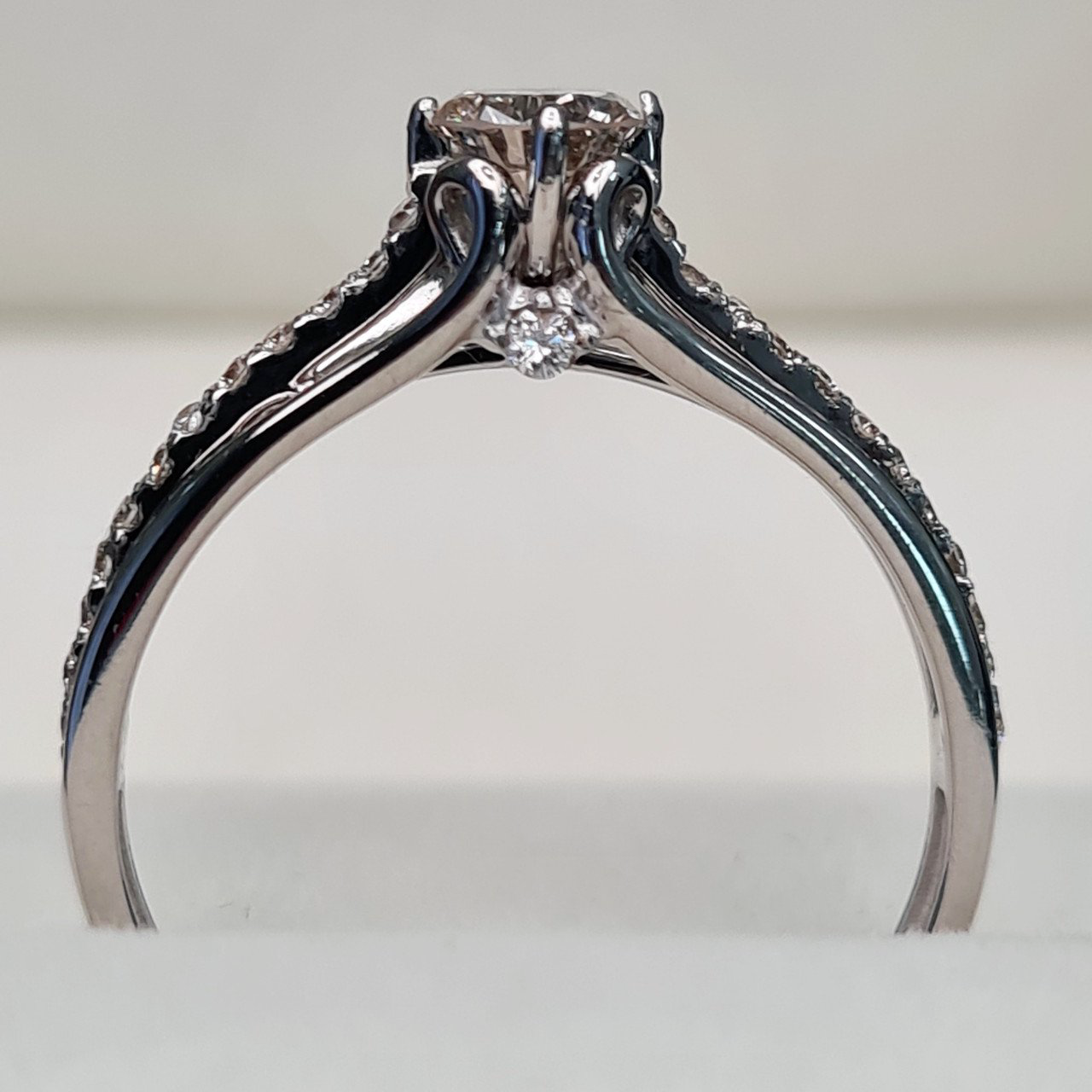 Кольцо Deimantas 94141644 18р 2,61гр 0,49ct. купить,NaN