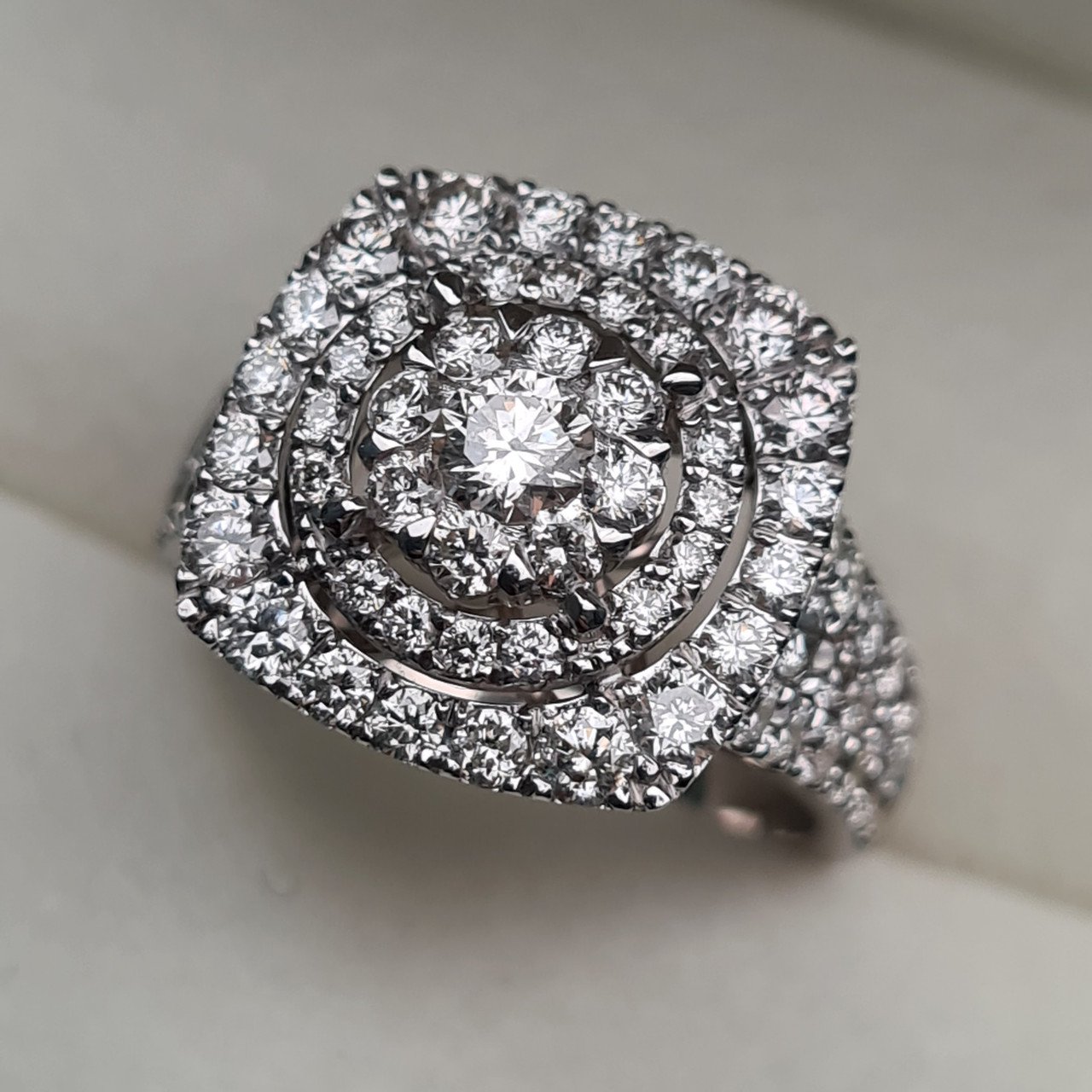 Кольцо Deimantas 95975089 18р 9,07гр 2,28ct. купить,NaN