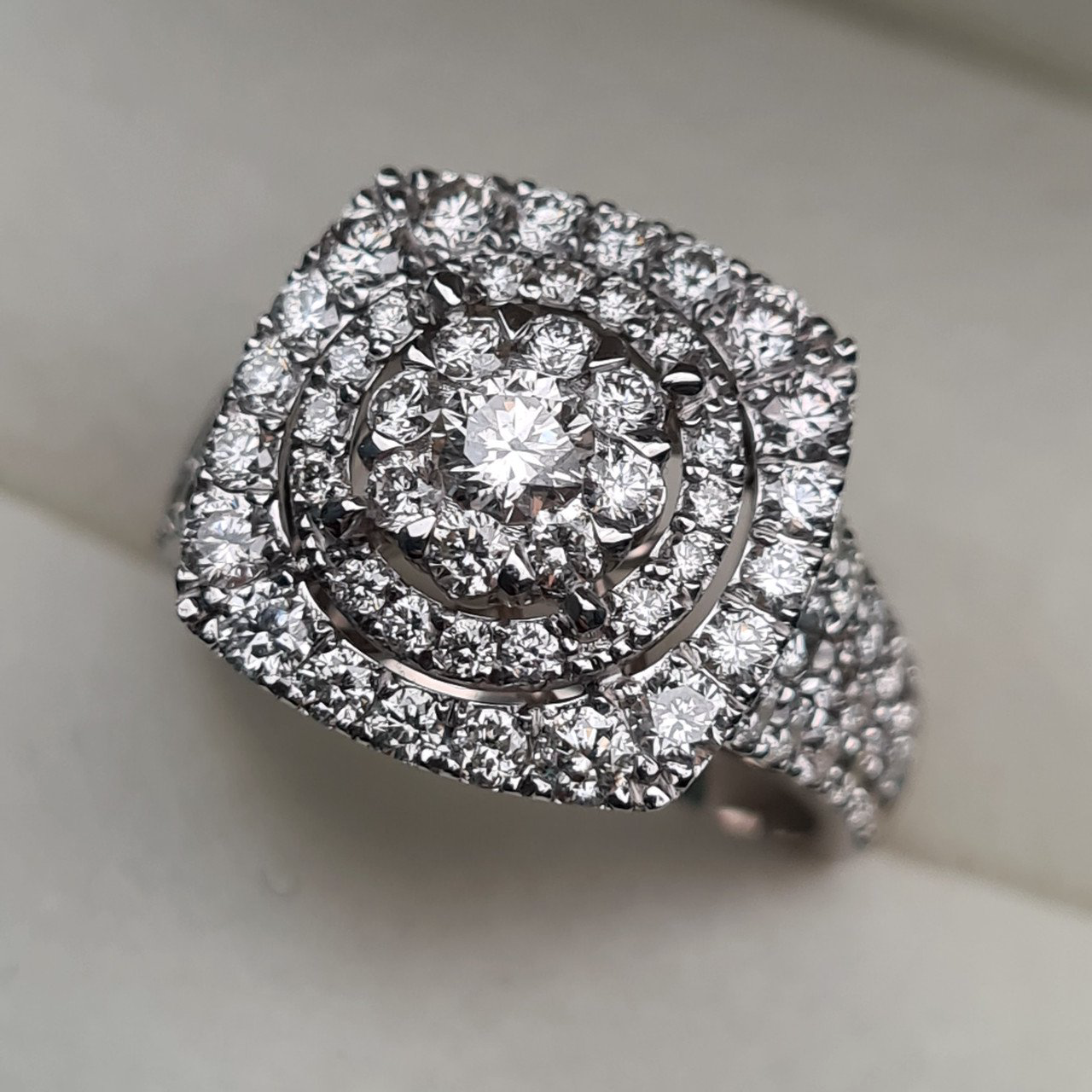 Кольцо Deimantas 95975089 18р 9,07гр 2,28ct. купить,NaN