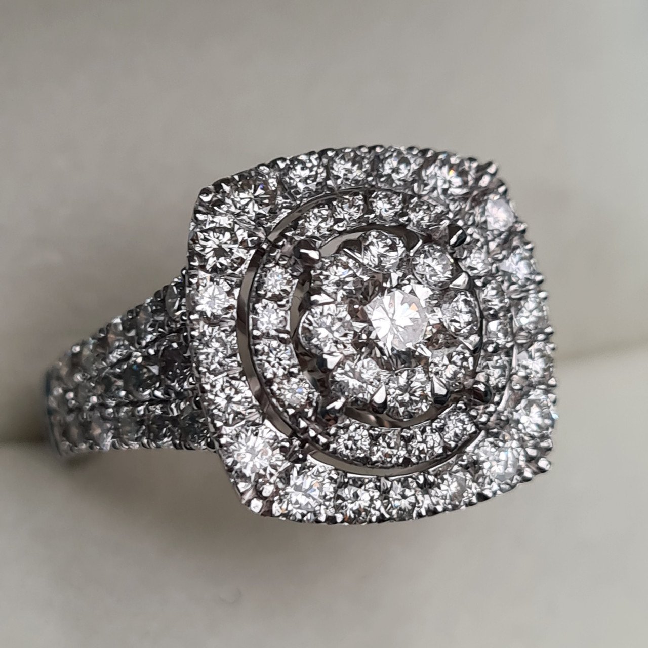 Кольцо Deimantas 95975089 18р 9,07гр 2,28ct. купить,NaN