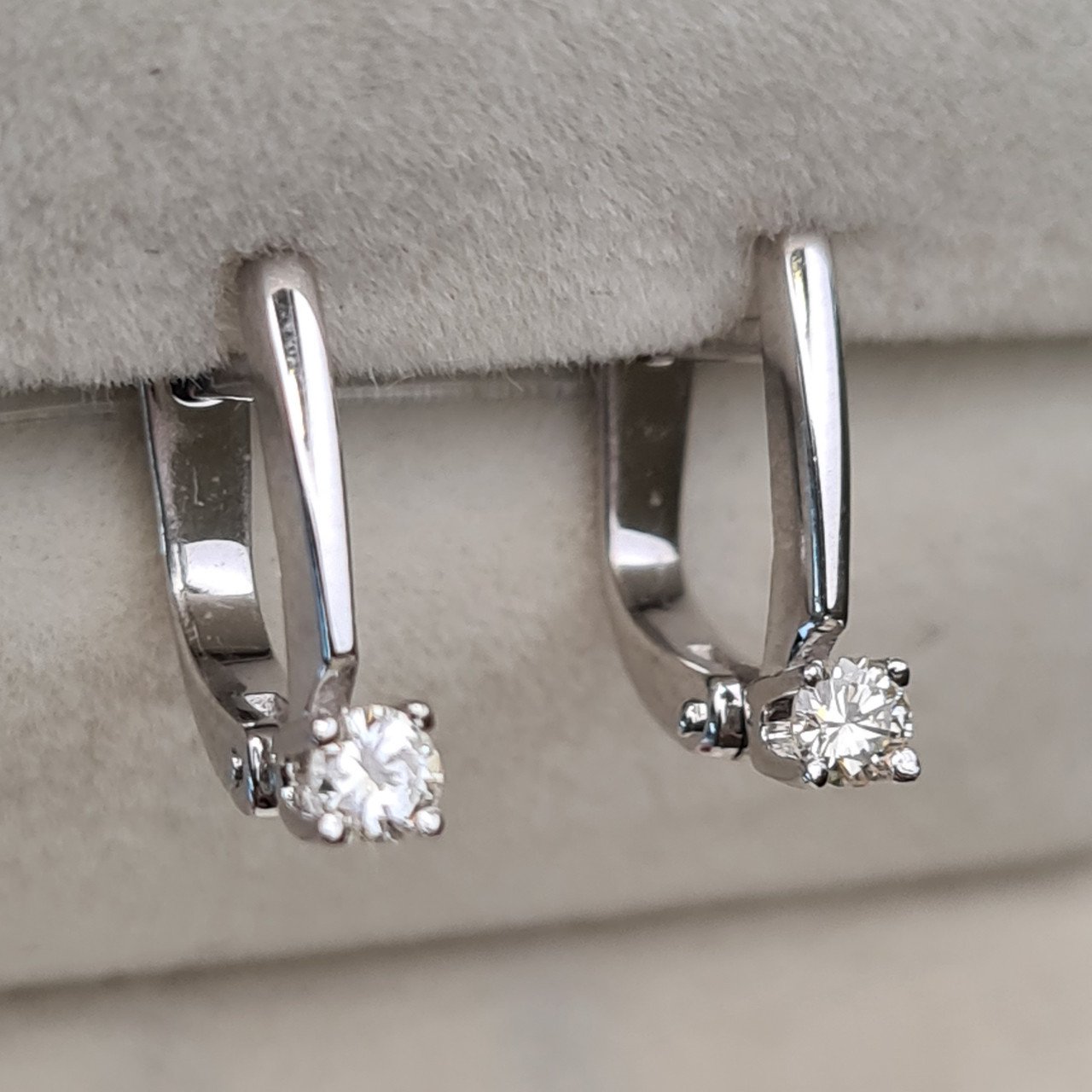 Серьги Deimantas 98178109 2,1гр 0,18ct. купить,NaN