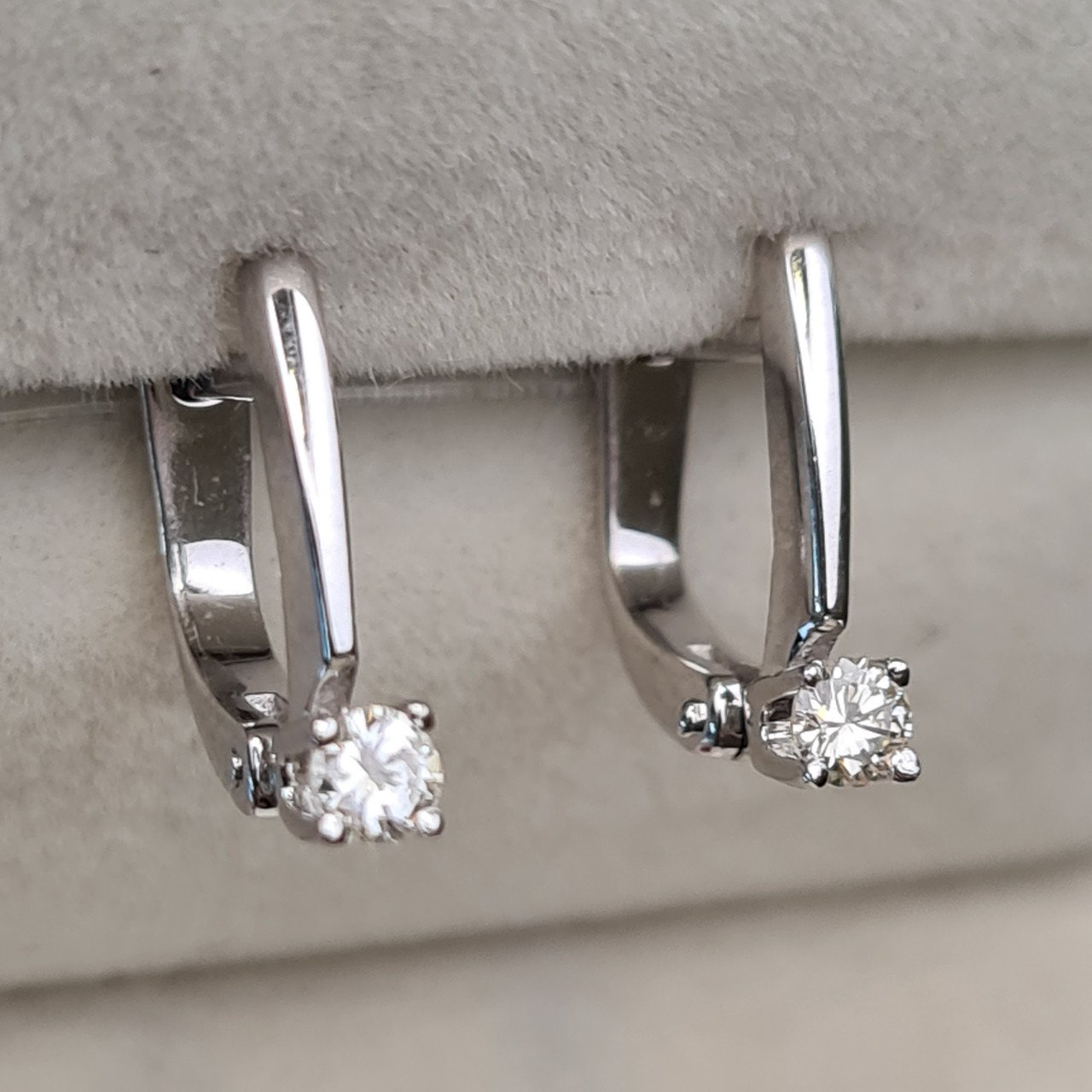 Серьги Deimantas 98178109 2,1гр 0,18ct. купить,NaN