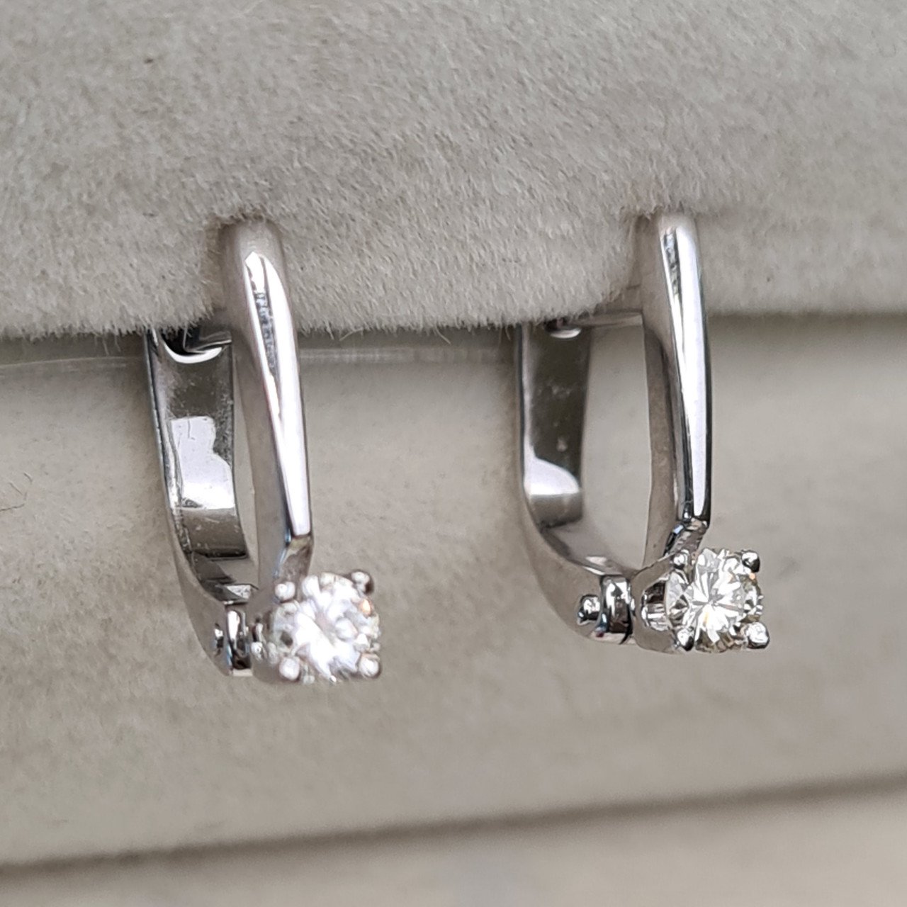 Серьги Deimantas 98178109 2,1гр 0,18ct. купить,NaN
