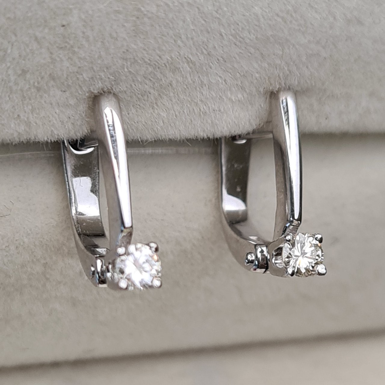 Серьги Deimantas 98178109 2,1гр 0,18ct. купить,NaN