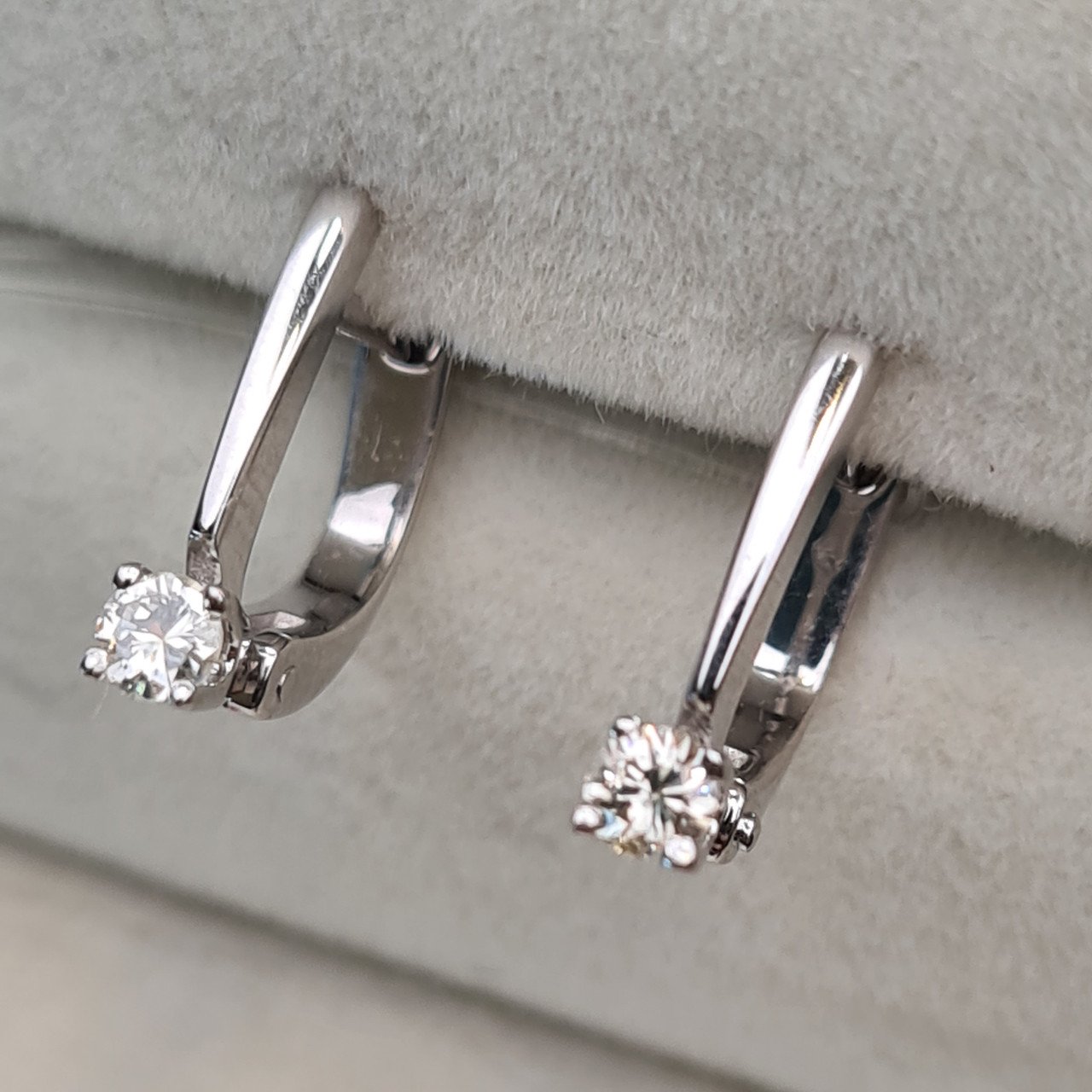 Серьги Deimantas 98178109 2,1гр 0,18ct. купить,NaN