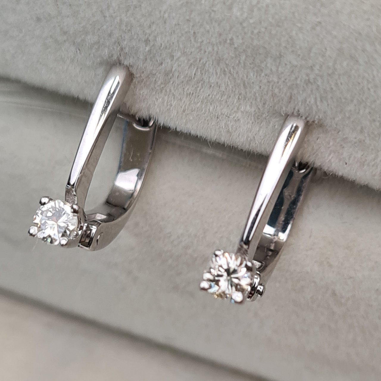 Серьги Deimantas 98178109 2,1гр 0,18ct. купить,NaN