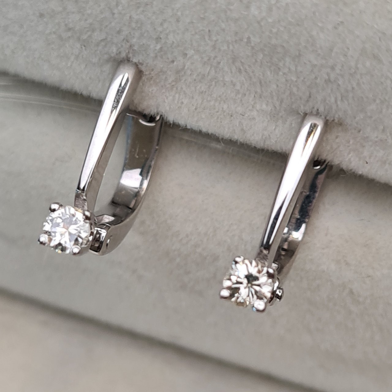 Серьги Deimantas 98178109 2,1гр 0,18ct. купить,NaN
