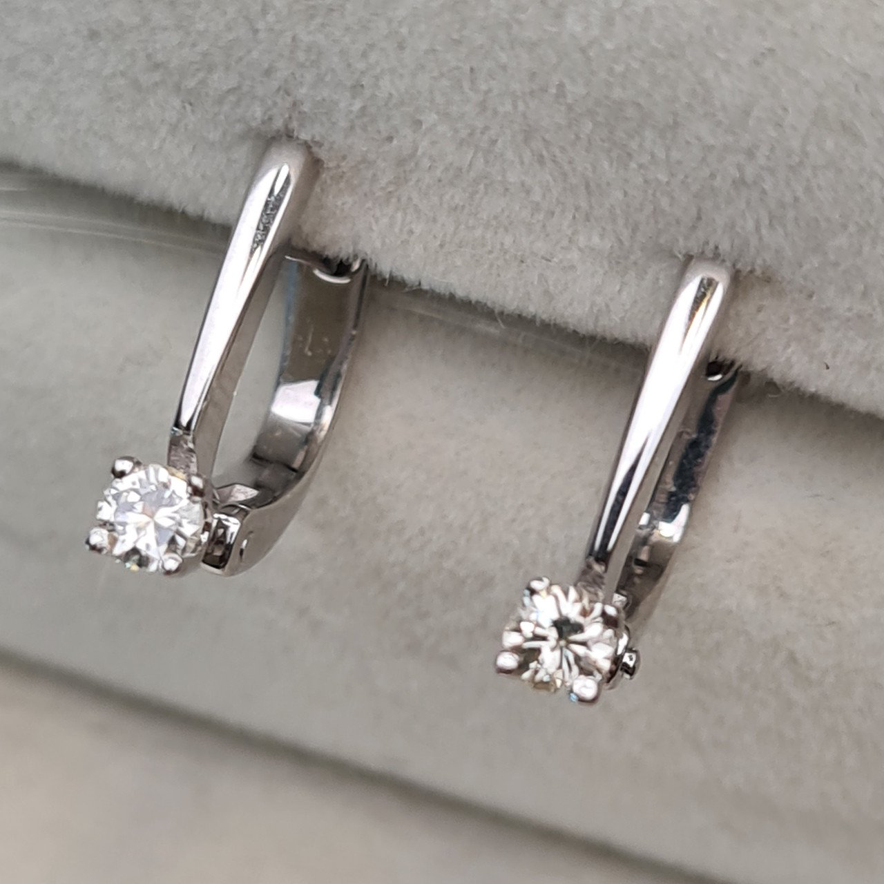 Серьги Deimantas 98178109 2,1гр 0,18ct. купить,NaN