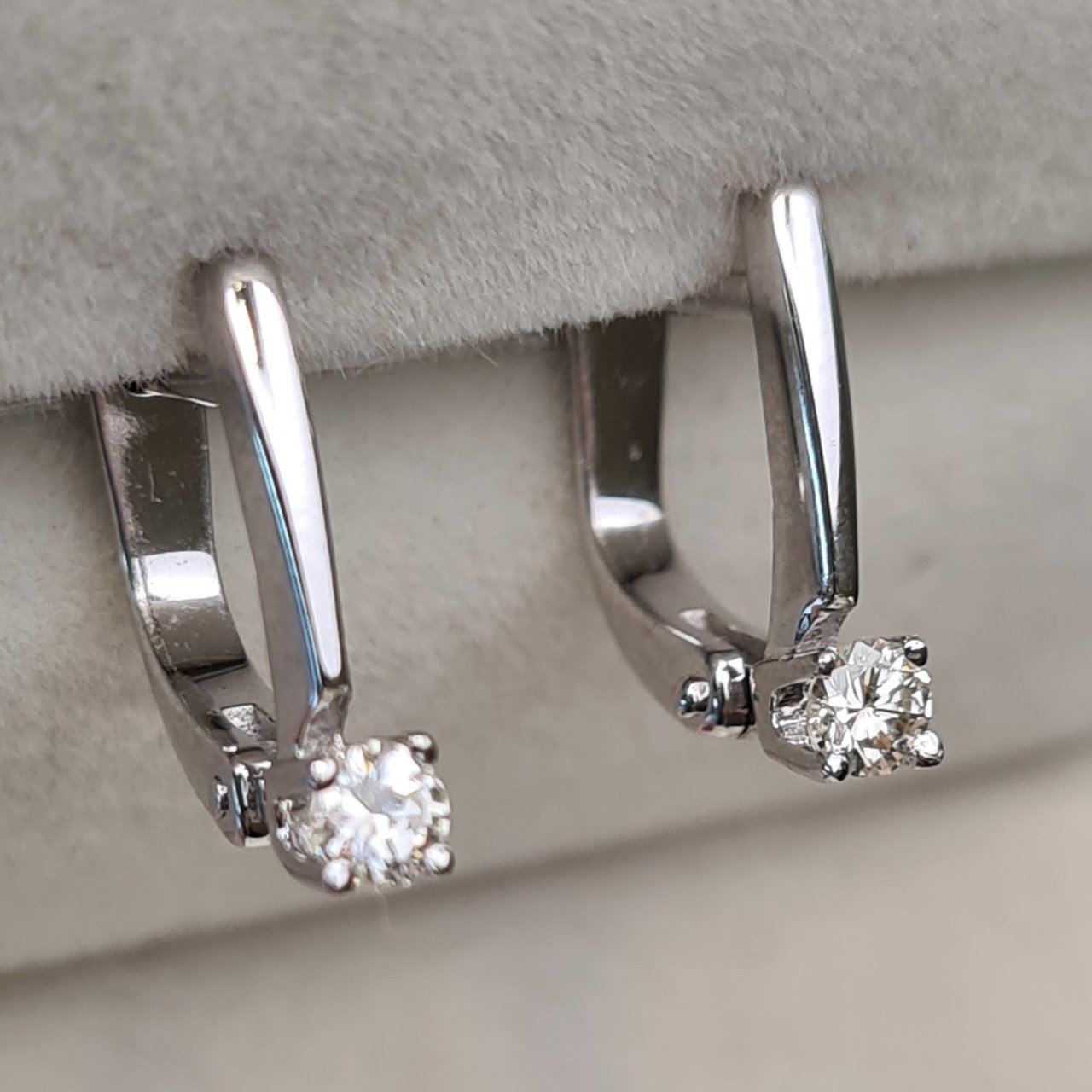Серьги Deimantas 98178109 2,1гр 0,18ct. купить,NaN