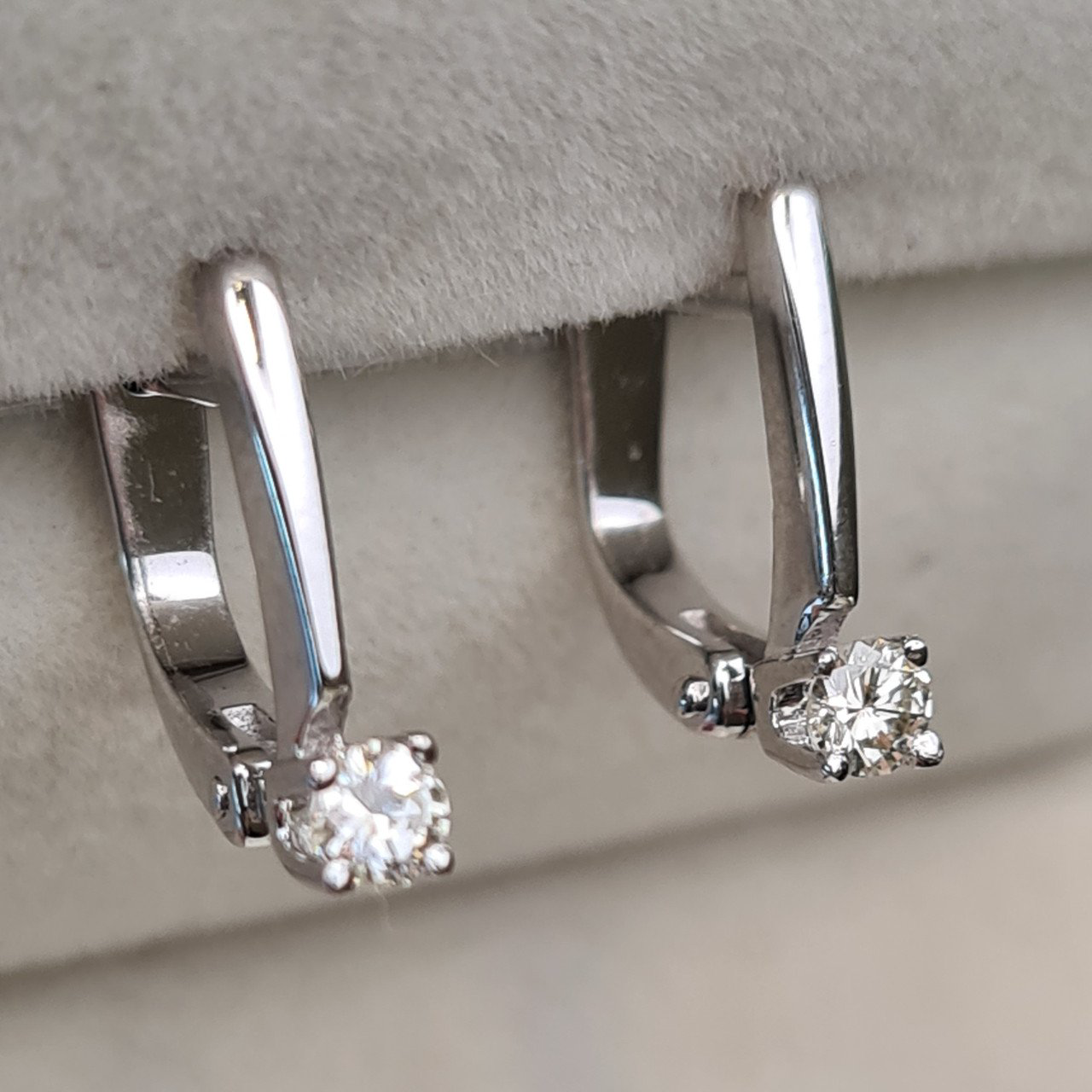 Серьги Deimantas 98178109 2,1гр 0,18ct. купить,NaN
