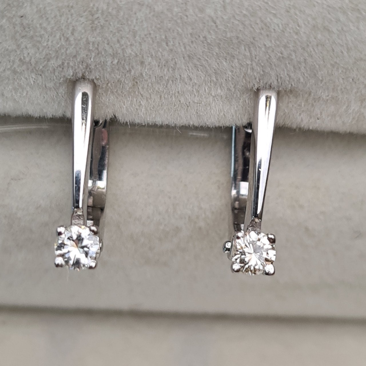 Серьги Deimantas 98178109 2,1гр 0,18ct. купить,NaN