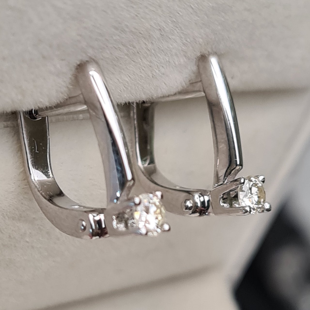 Серьги Deimantas 98178109 2,1гр 0,18ct. купить,NaN