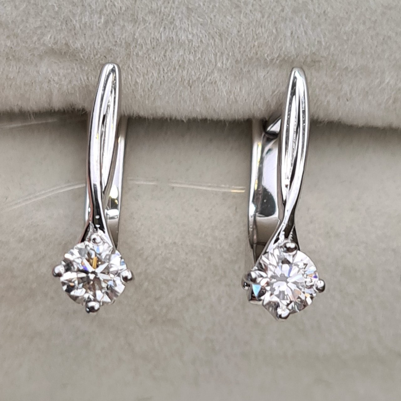 Серьги Deimantas 98178113 2,3гр 0,407ct. купить,NaN