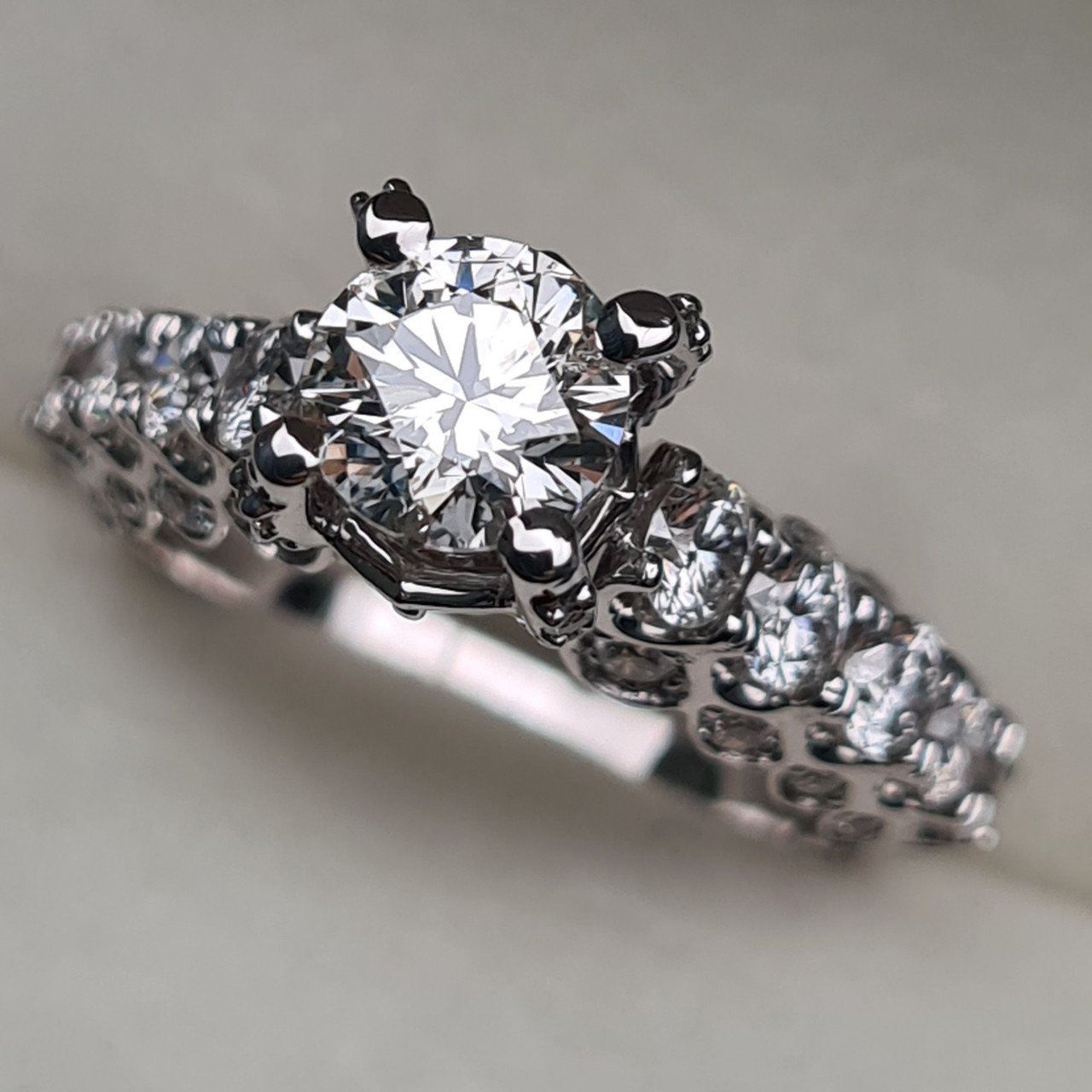 Кольцо Deimantas 95975105 18р 3,92гр 2,06ct. купить,NaN