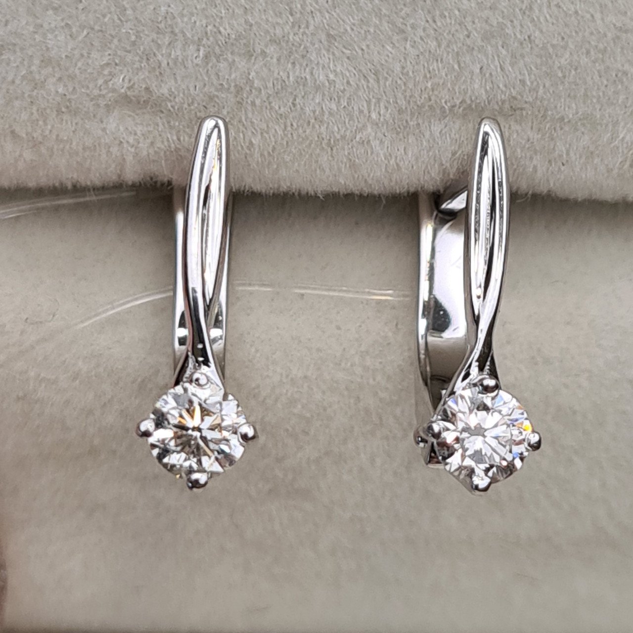 Серьги Deimantas 98178113 2,3гр 0,407ct. купить,NaN