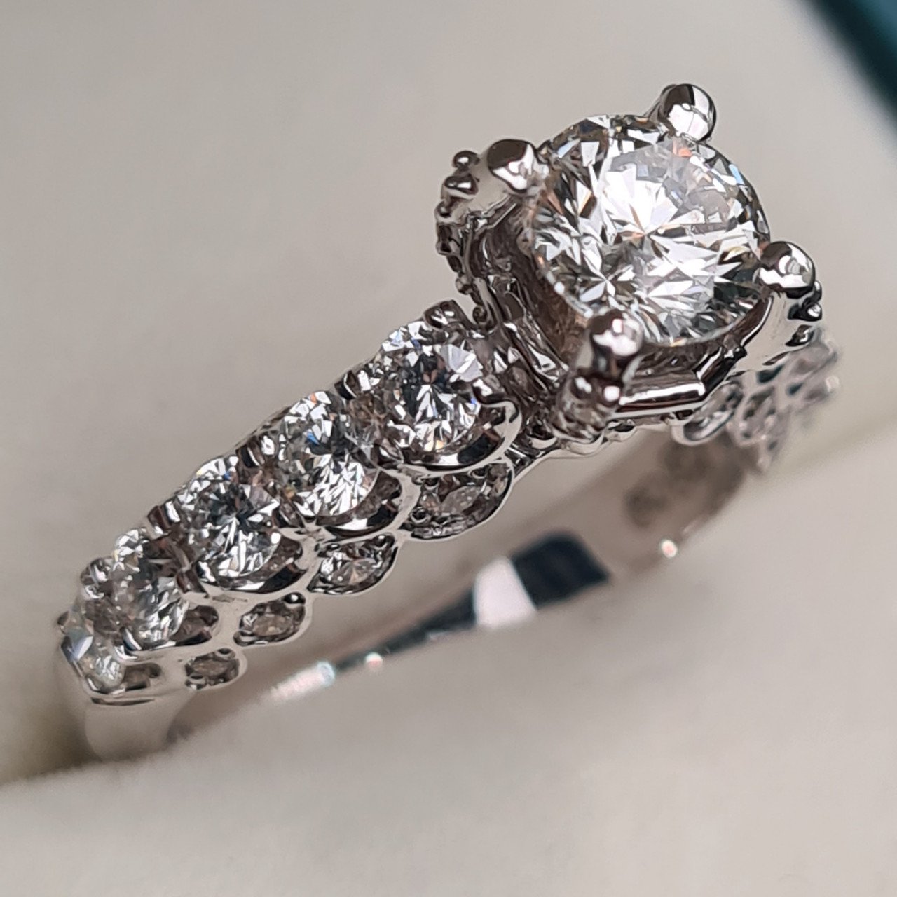 Кольцо Deimantas 95975105 18р 3,92гр 2,06ct. купить,NaN