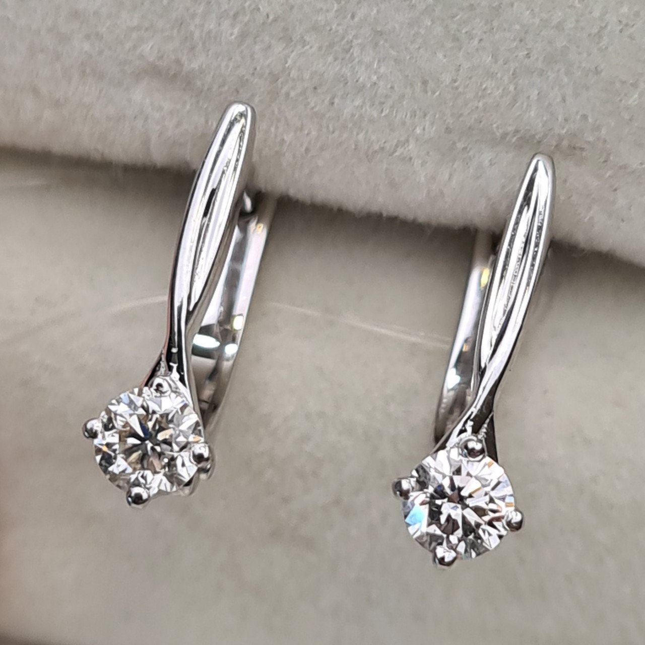 Серьги Deimantas 98178113 2,3гр 0,407ct. купить,NaN