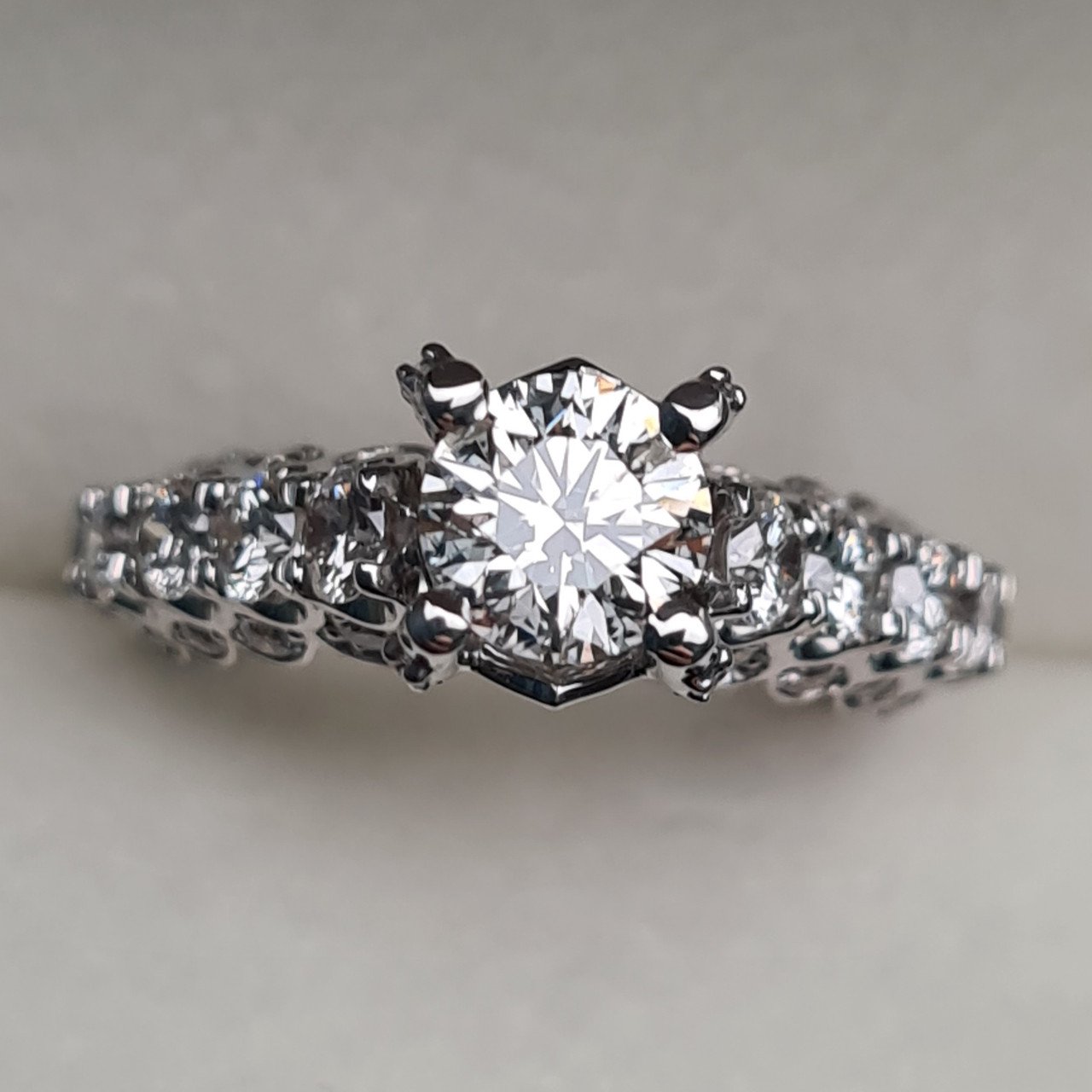 Кольцо Deimantas 95975105 18р 3,92гр 2,06ct. купить,NaN