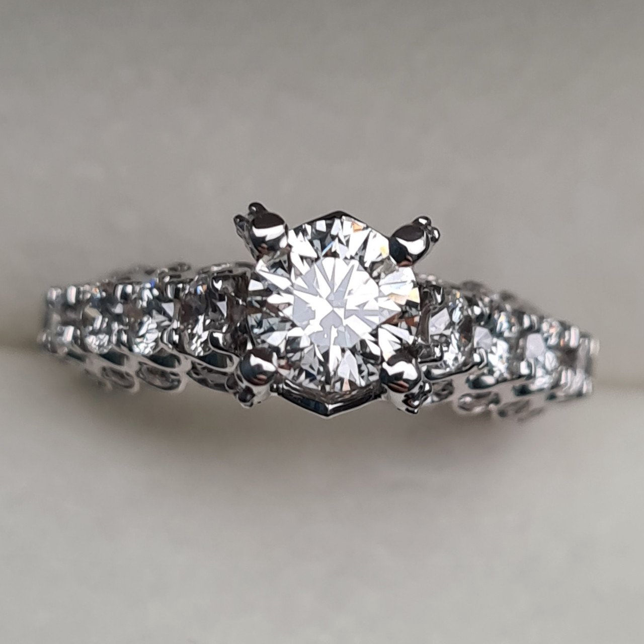 Кольцо Deimantas 95975105 18р 3,92гр 2,06ct. купить,NaN