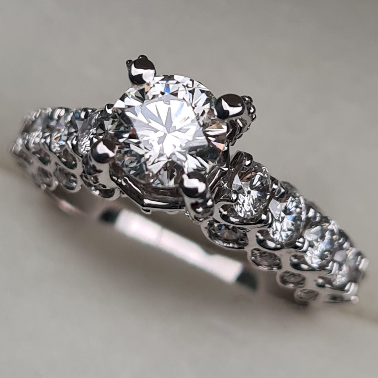 Кольцо Deimantas 95975105 18р 3,92гр 2,06ct. купить,NaN