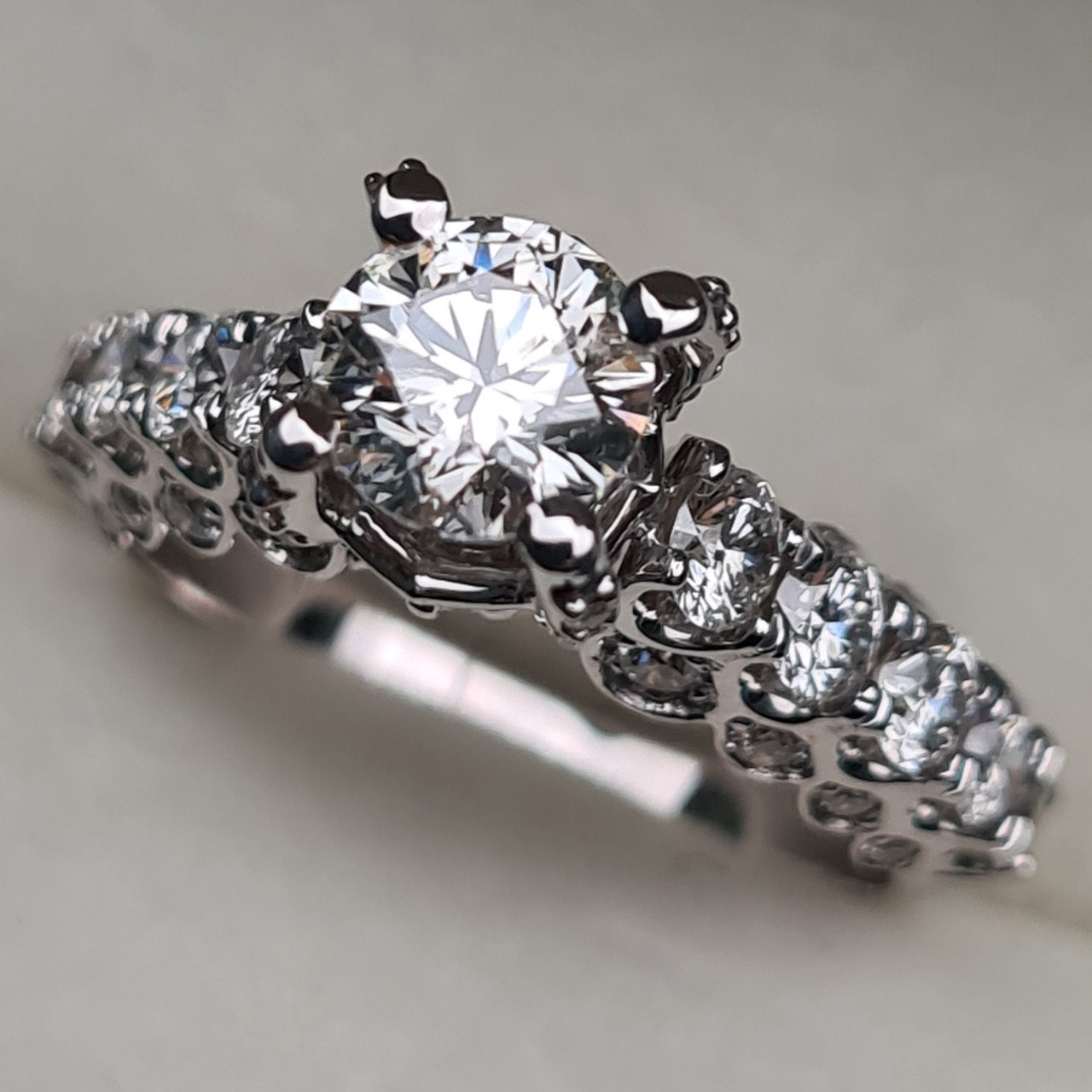 Кольцо Deimantas 95975105 18р 3,92гр 2,06ct. купить,NaN