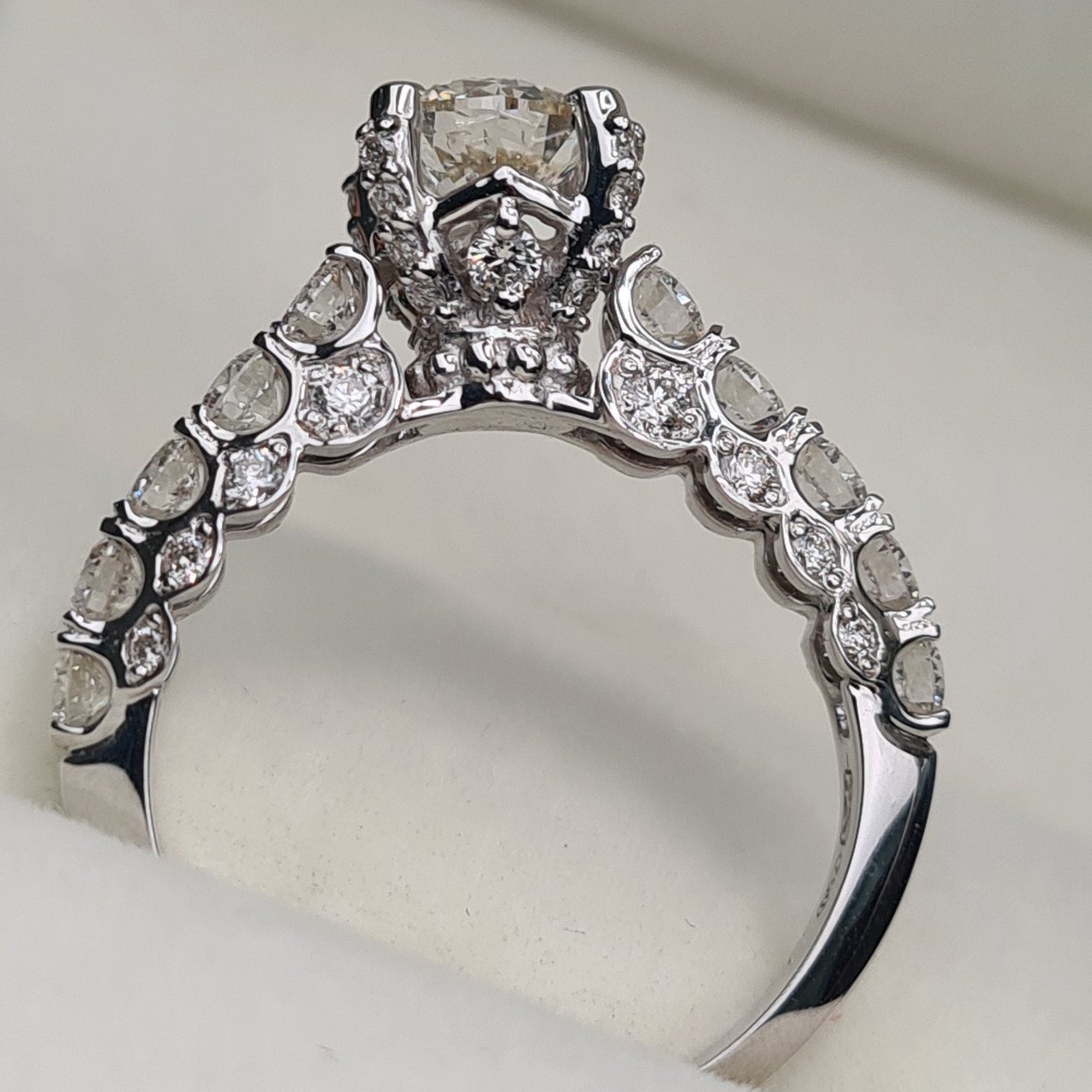 Кольцо Deimantas 95975105 18р 3,92гр 2,06ct. купить,NaN
