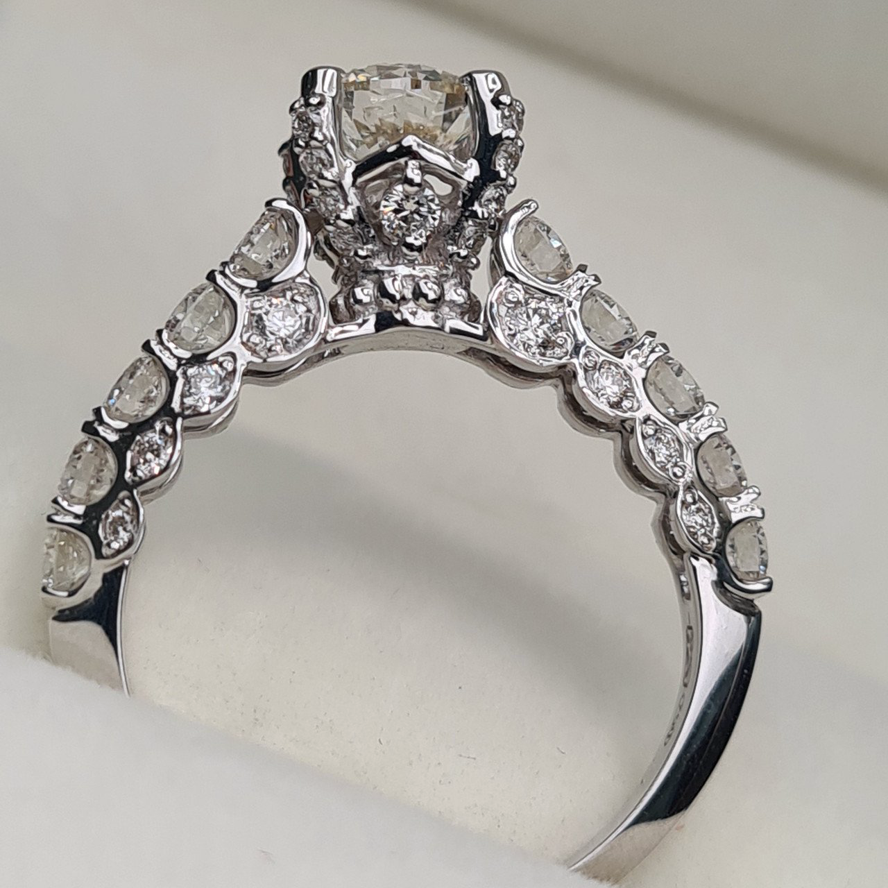 Кольцо Deimantas 95975105 18р 3,92гр 2,06ct. купить,NaN