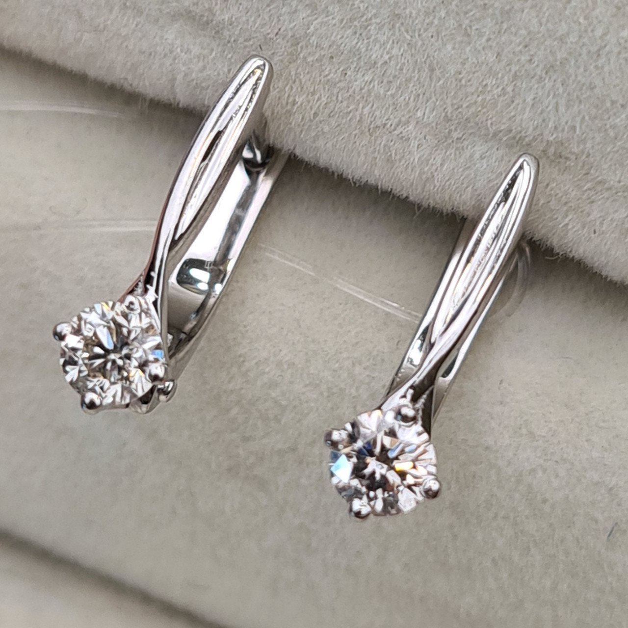 Серьги Deimantas 98178113 2,3гр 0,407ct. купить,NaN