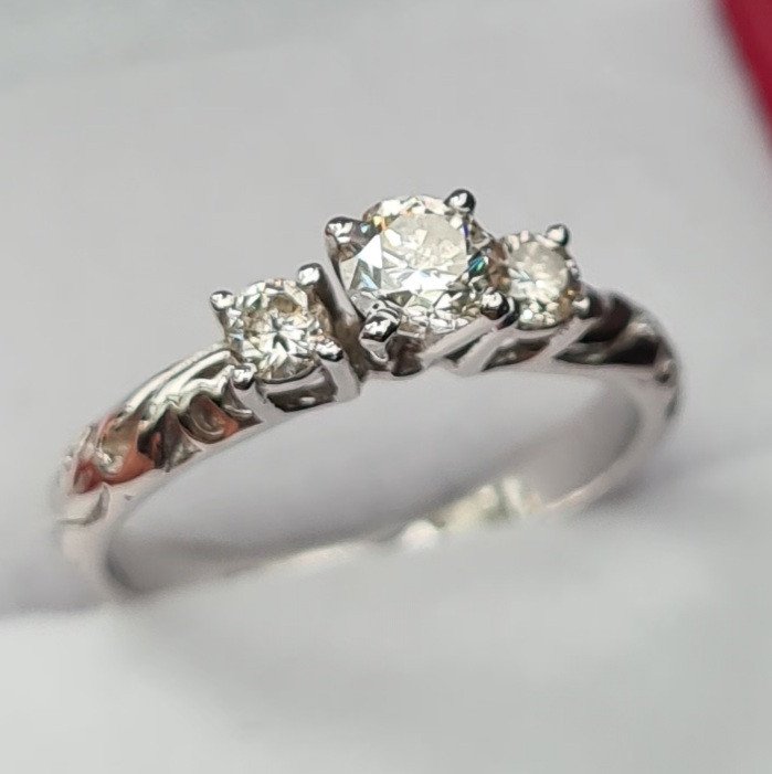Кольцо Deimantas 80843129 16,3р 2,25гр 0,50ct. купить,NaN