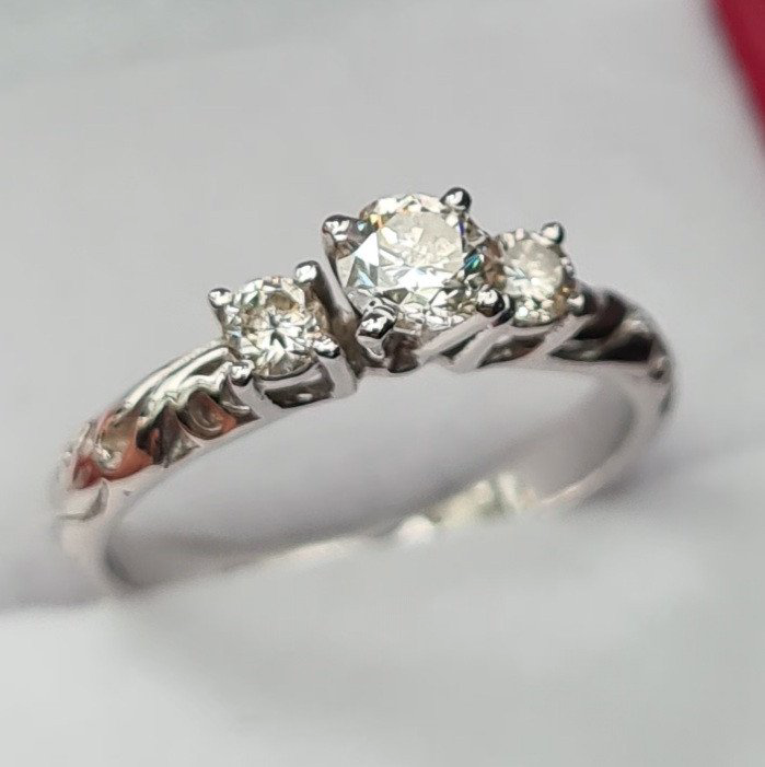 Кольцо Deimantas 80843129 16,3р 2,25гр 0,50ct. купить,NaN